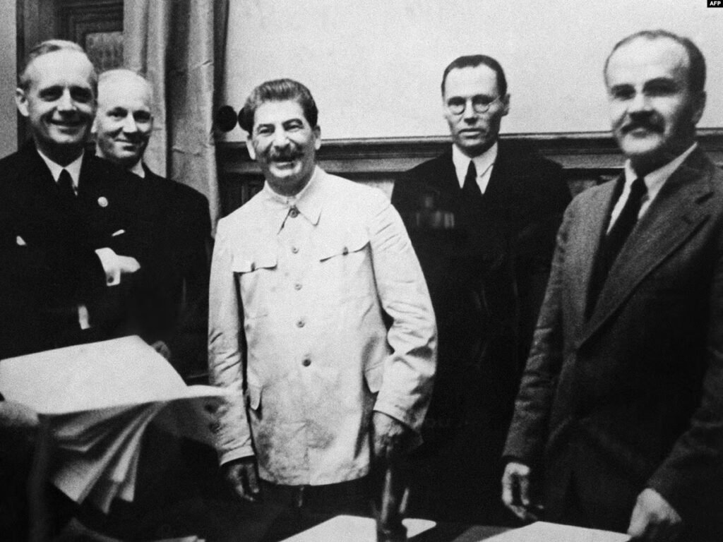 Stalin - Molotov - Ribententoff Signing Nazi-Soviet Pact